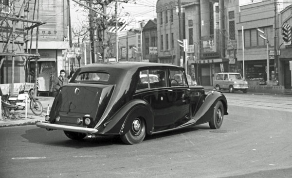 53-1c (081-03) 1953 Daimler Straight Eight Limousine.jpg